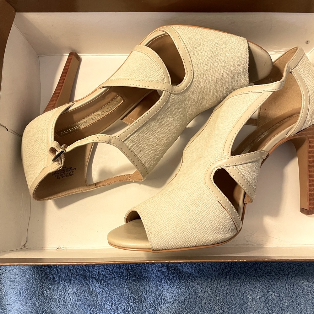 Peek-A-Boo Stiletto Shoes